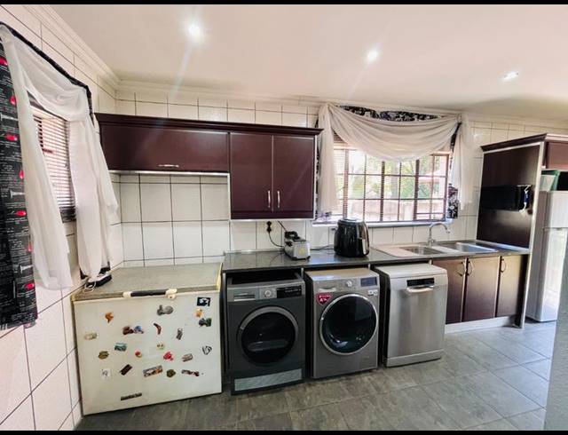 4 BEDROOM HOUSE FOR SALE IN BRACKENHURST